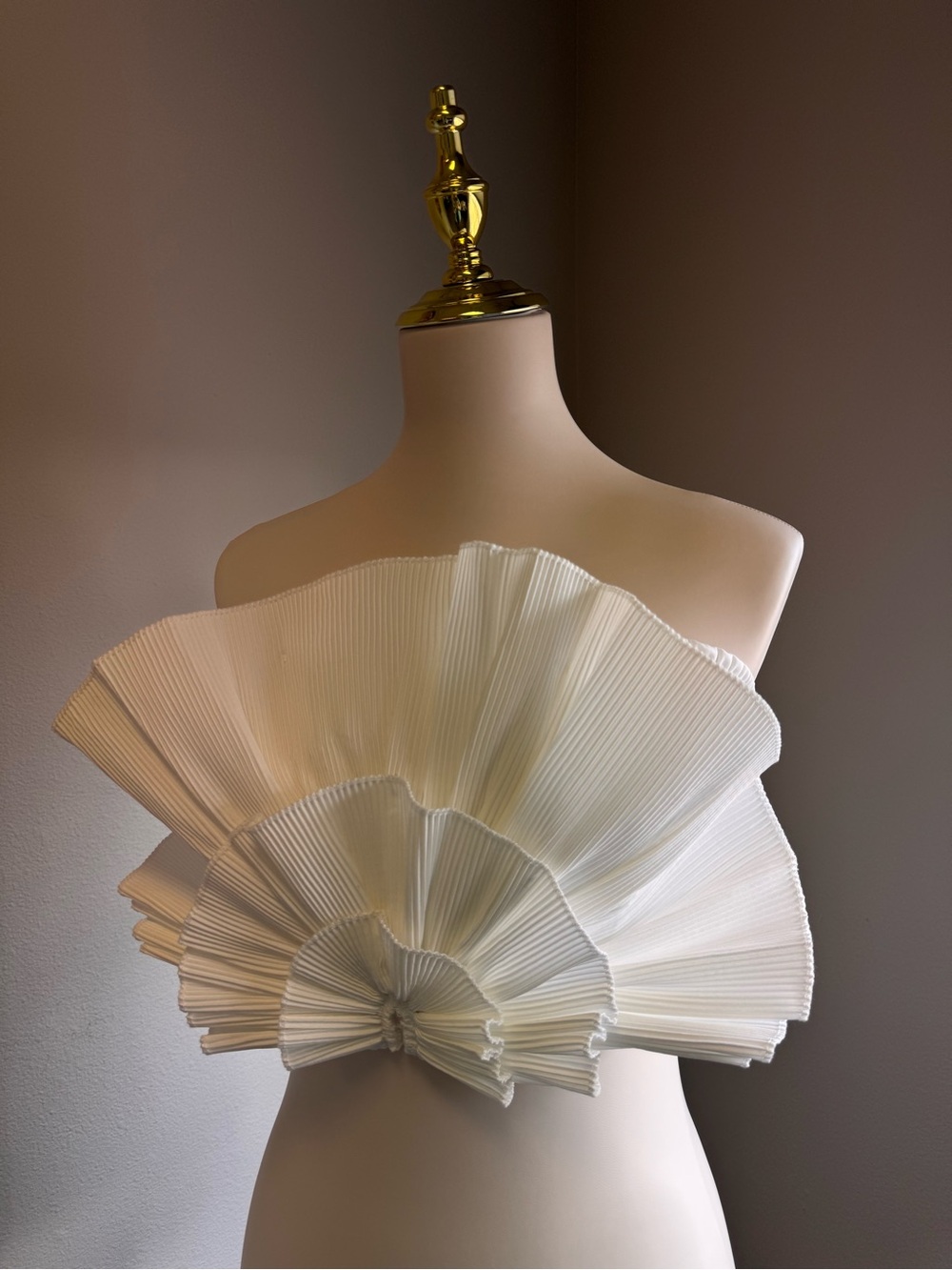 White Pleated Ruffle Shell Tube Crop Top - Picture 1 of 7